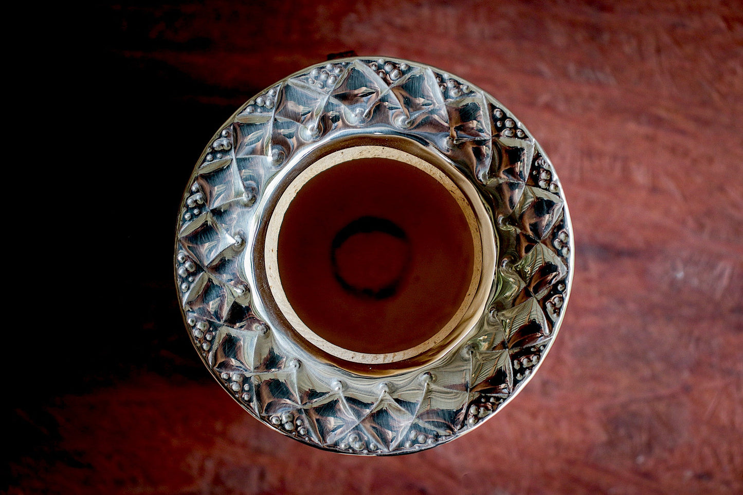 Imperial Cuero cincelado en Bronce con Bombilla