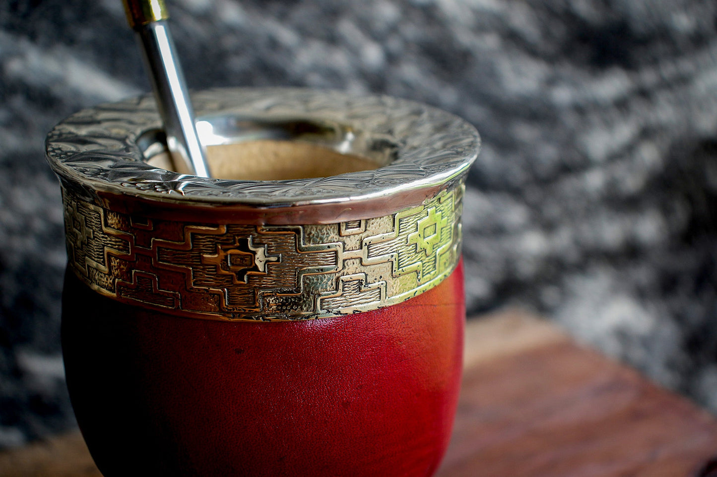 Imperial Cuero cincelado en Bronce con Bombilla