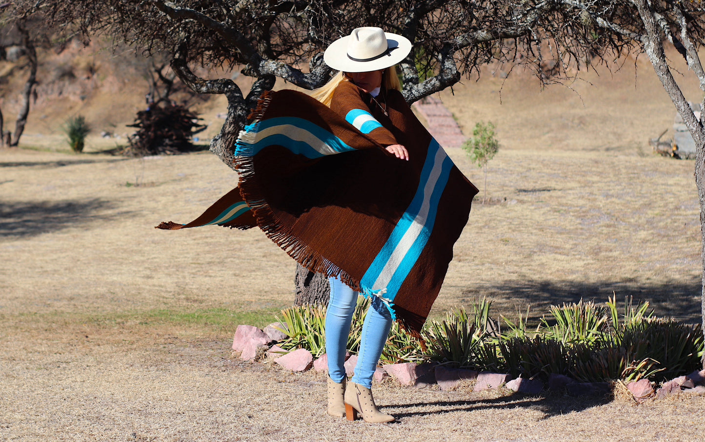 Poncho "Ayacucho" Telar Criollo