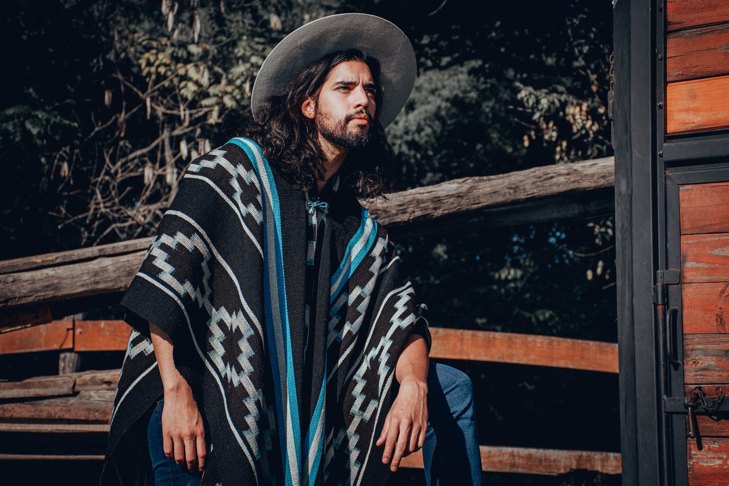 Poncho "Saenz Peña" Obra en Telar Criollo