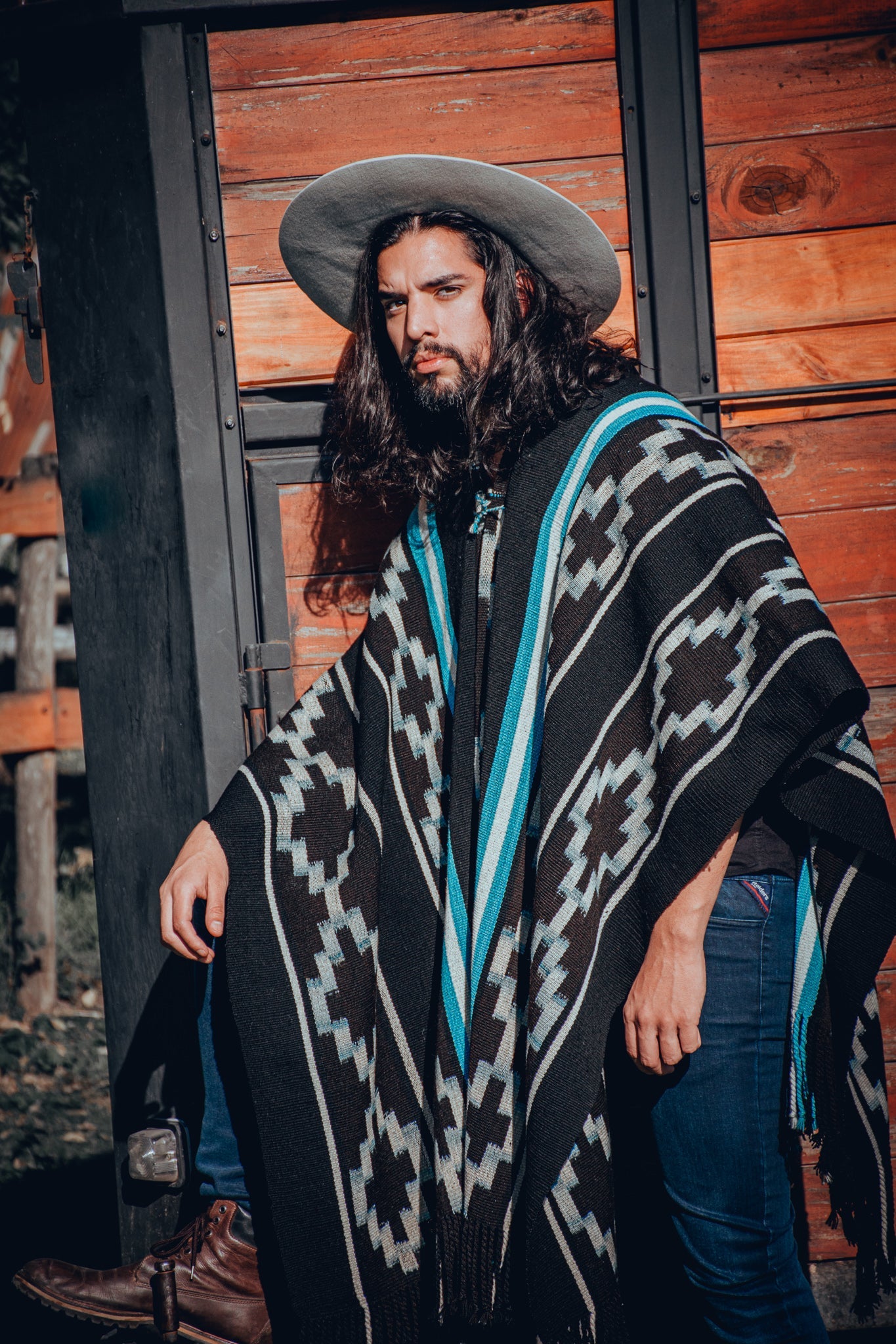 Poncho "Saenz Peña" Obra en Telar Criollo
