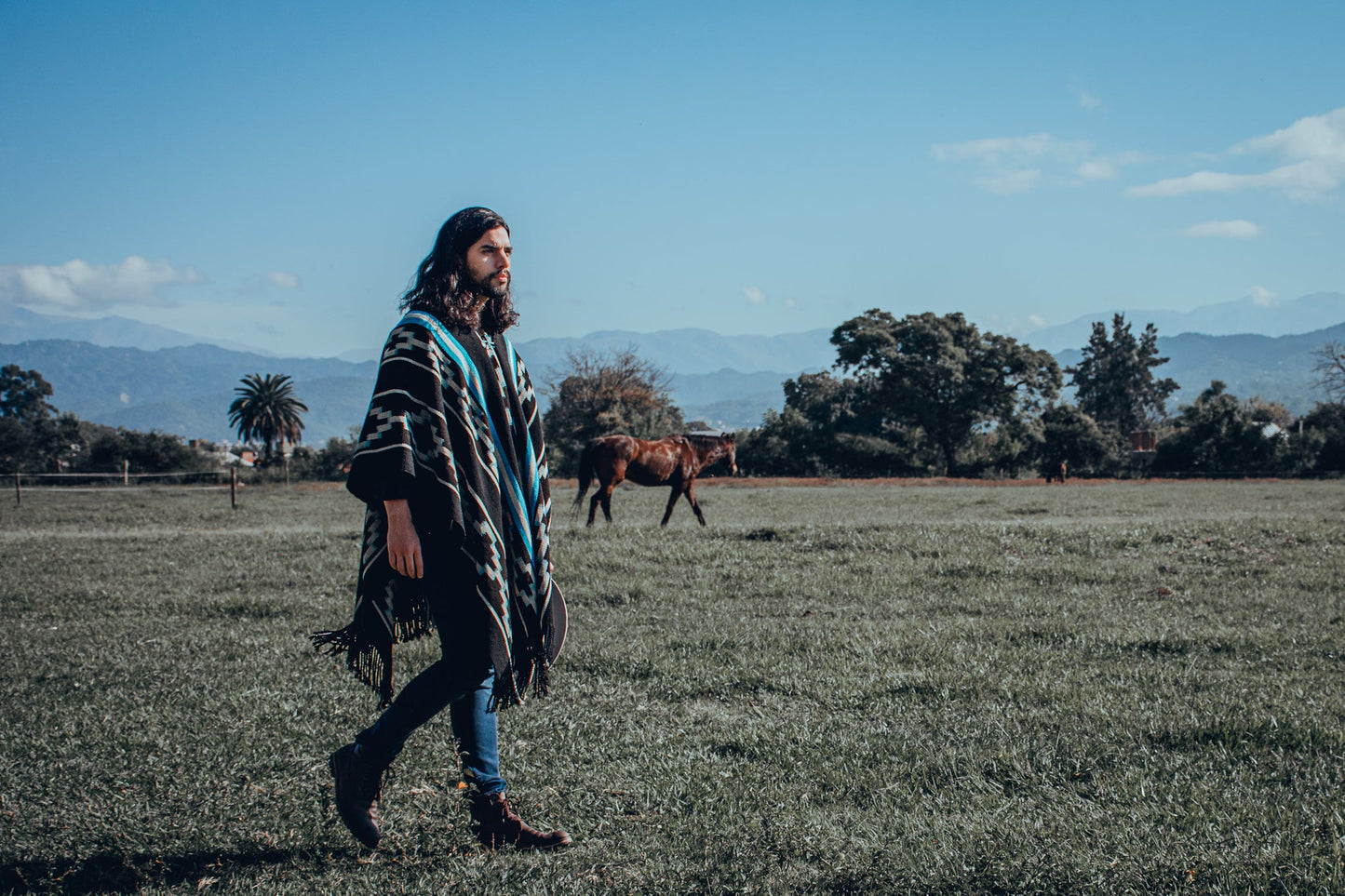 Poncho "Saenz Peña" Obra en Telar Criollo