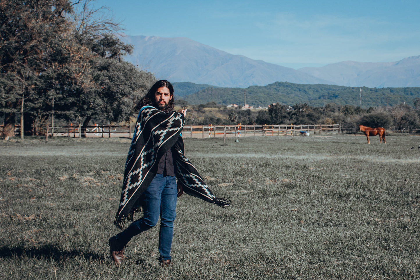 Poncho "Saenz Peña" Obra en Telar Criollo