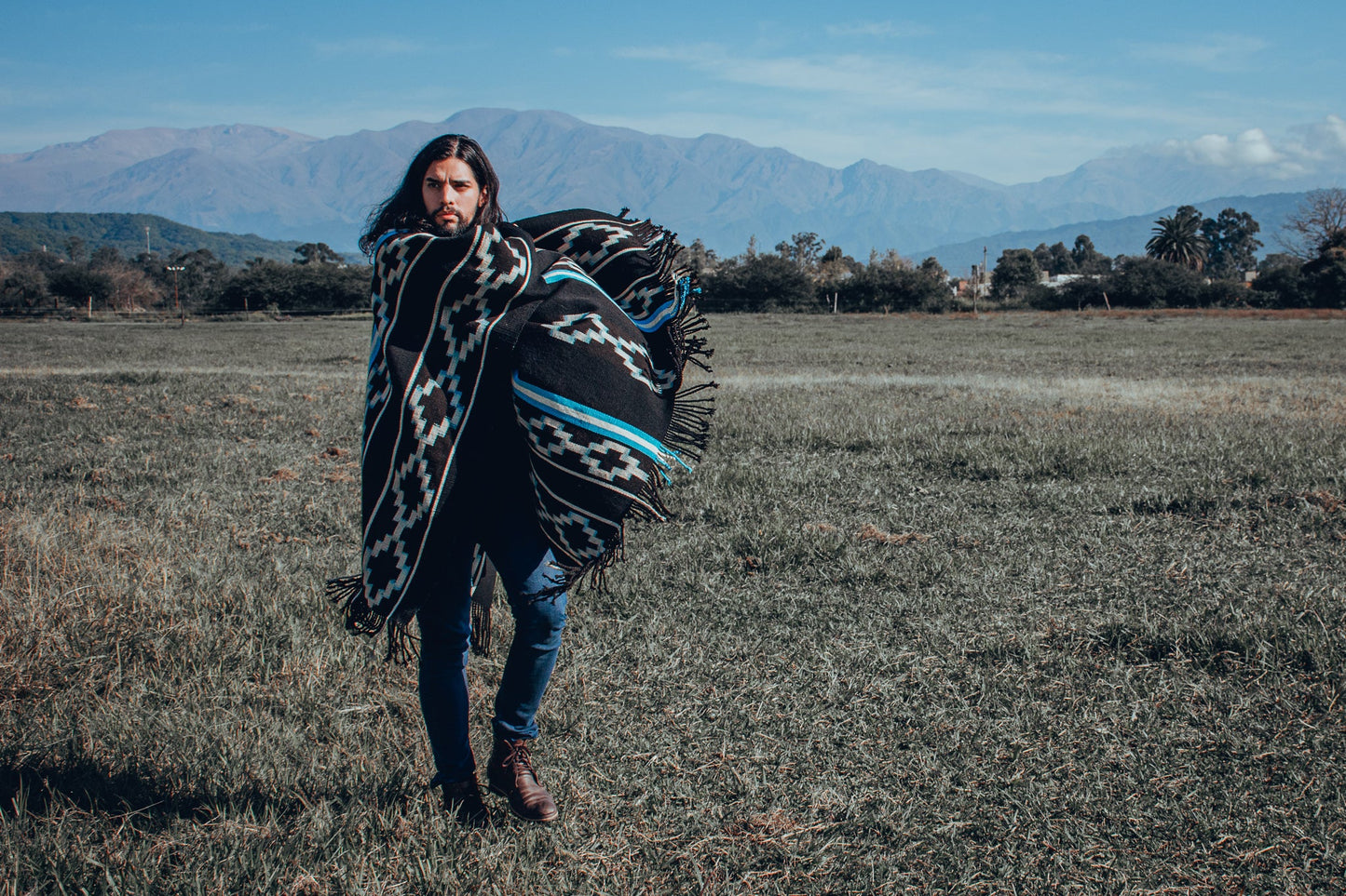 Poncho "Saenz Peña" Obra en Telar Criollo