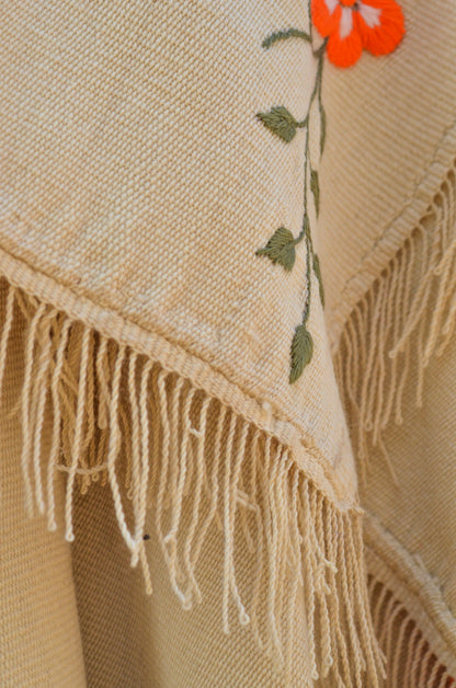 Poncho Bordado "Tandil" Telar Criollo