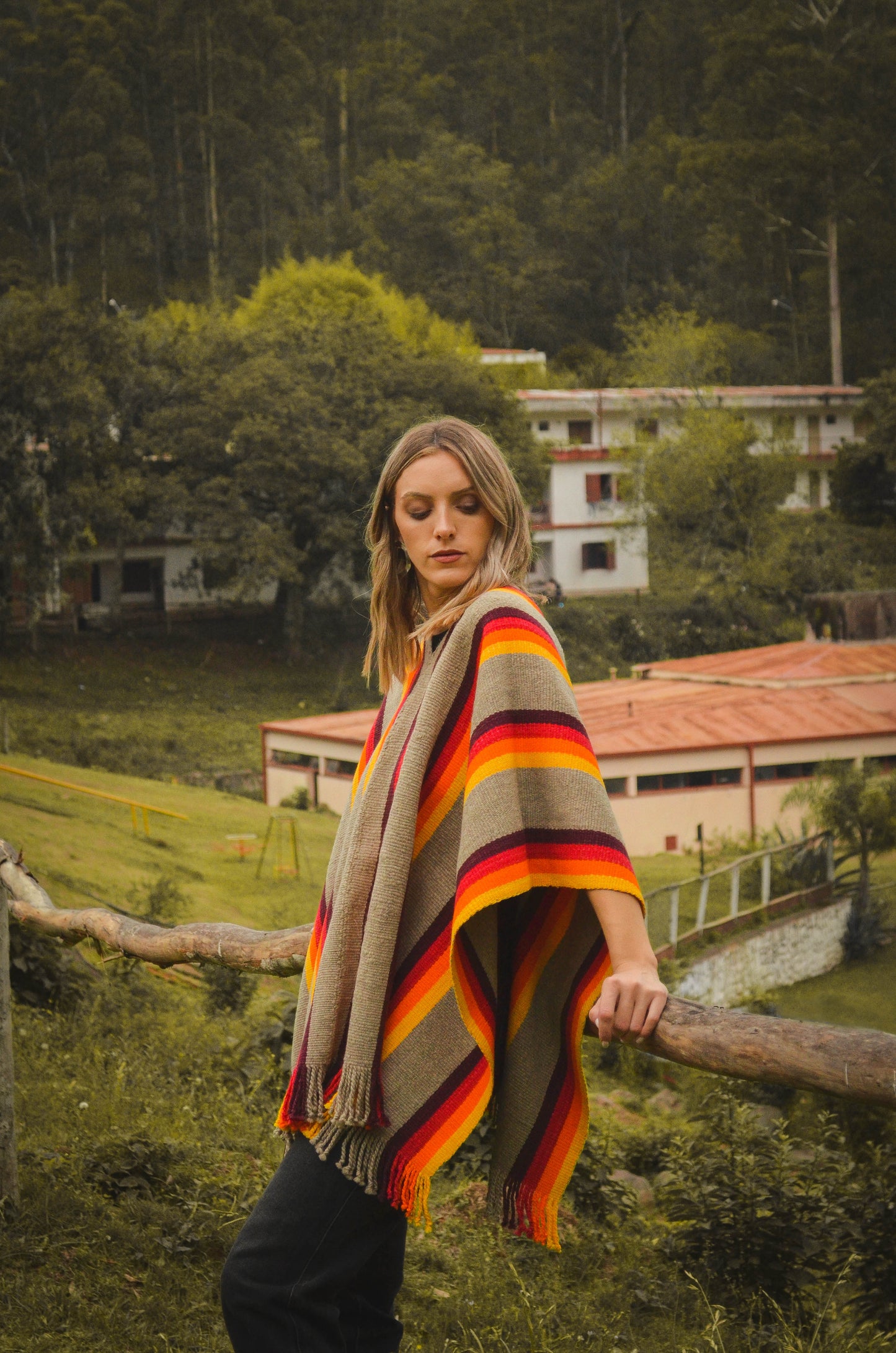 Poncho "La Candelaria" Obra en Telar Criollo