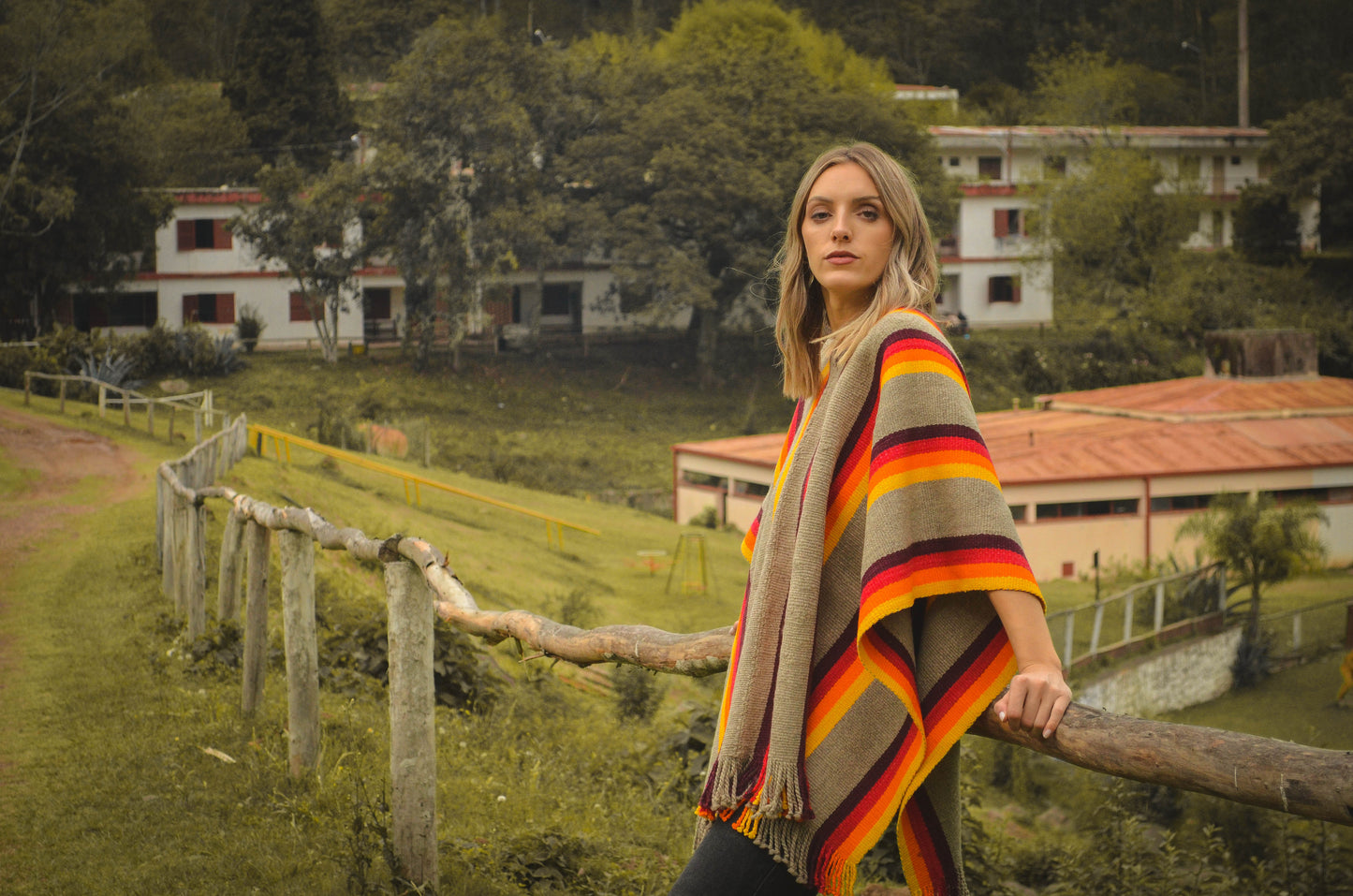 Poncho "La Candelaria" Obra en Telar Criollo