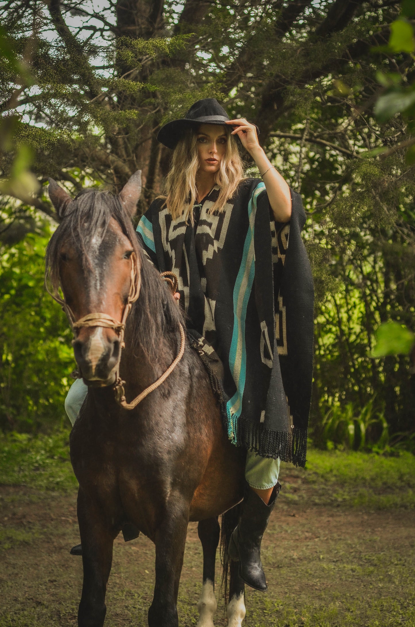 Poncho "Azurduy" Obra en Telar Criollo