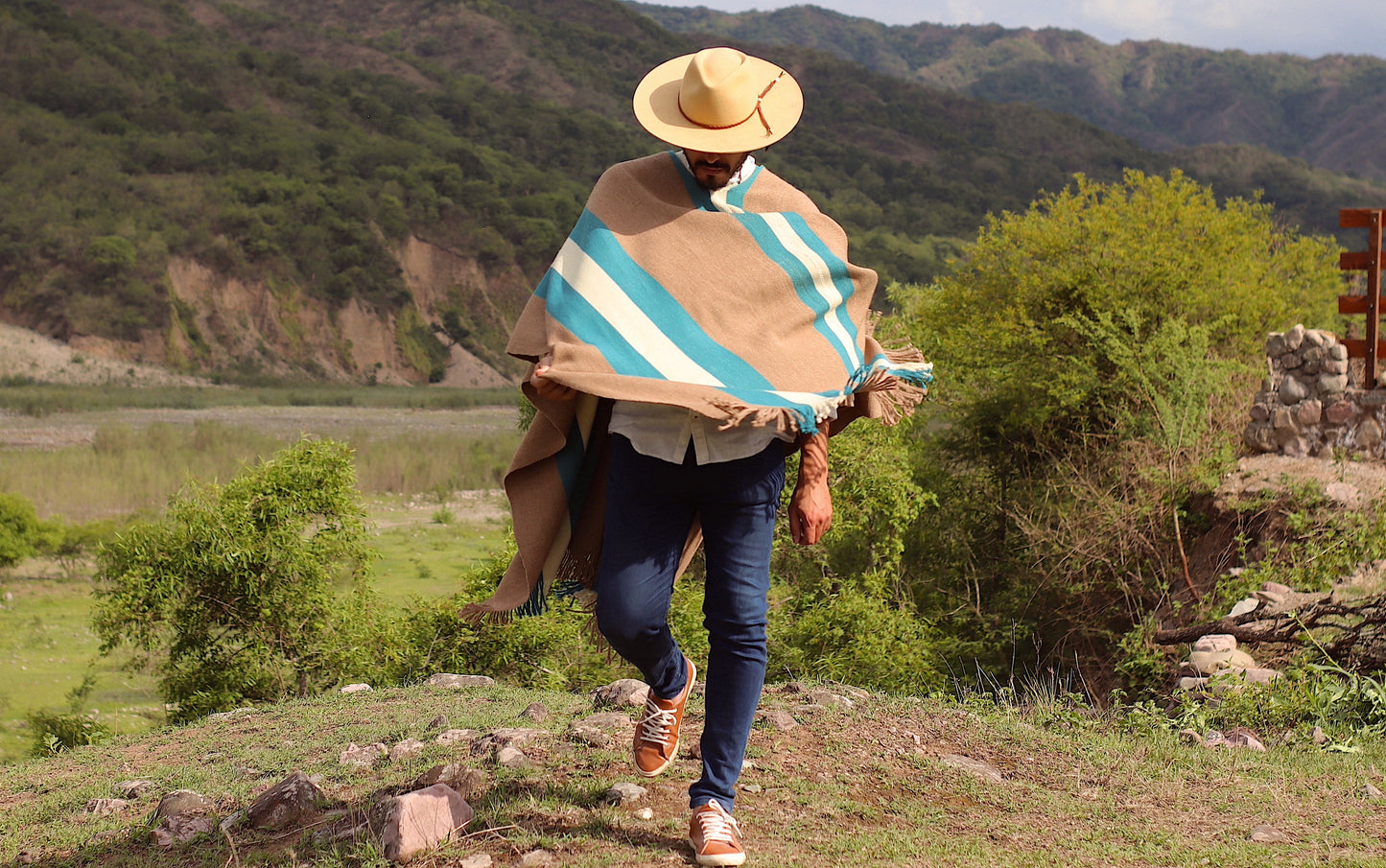 Poncho "Belgrano" Telar Criollo