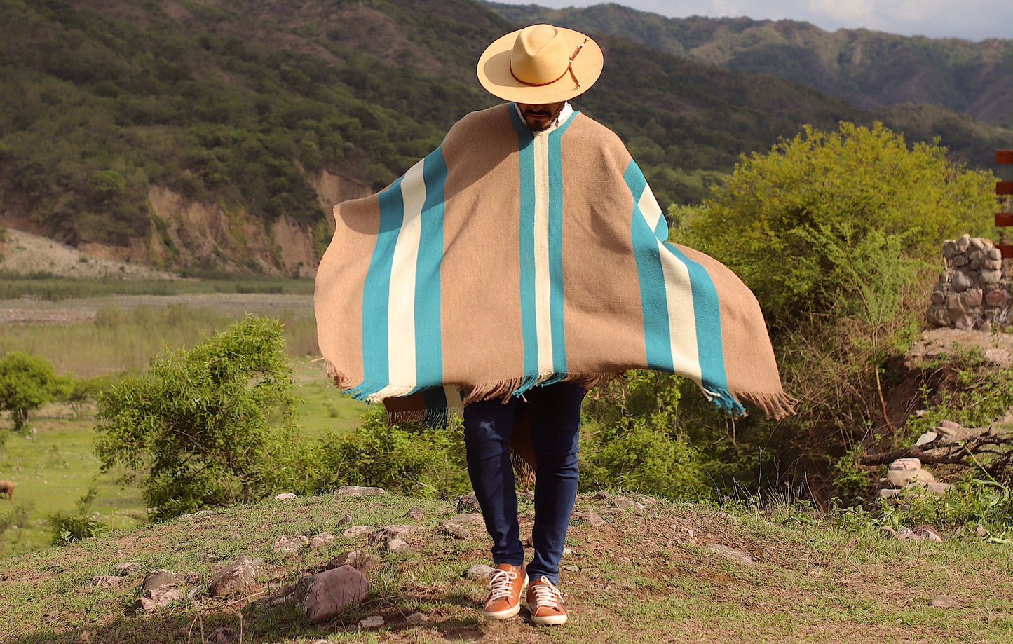 Poncho "Belgrano" Telar Criollo