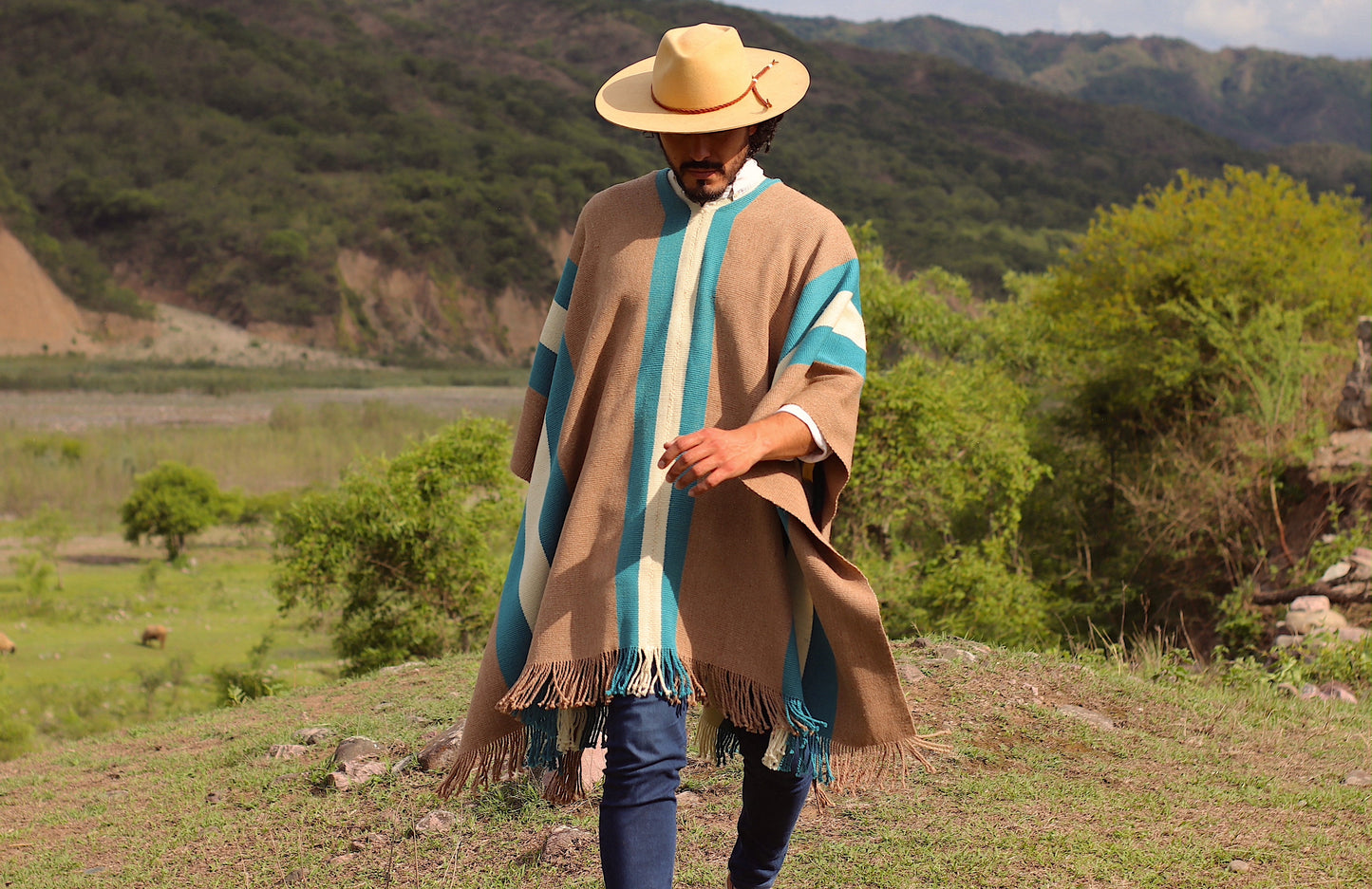 Poncho "Belgrano" Telar Criollo