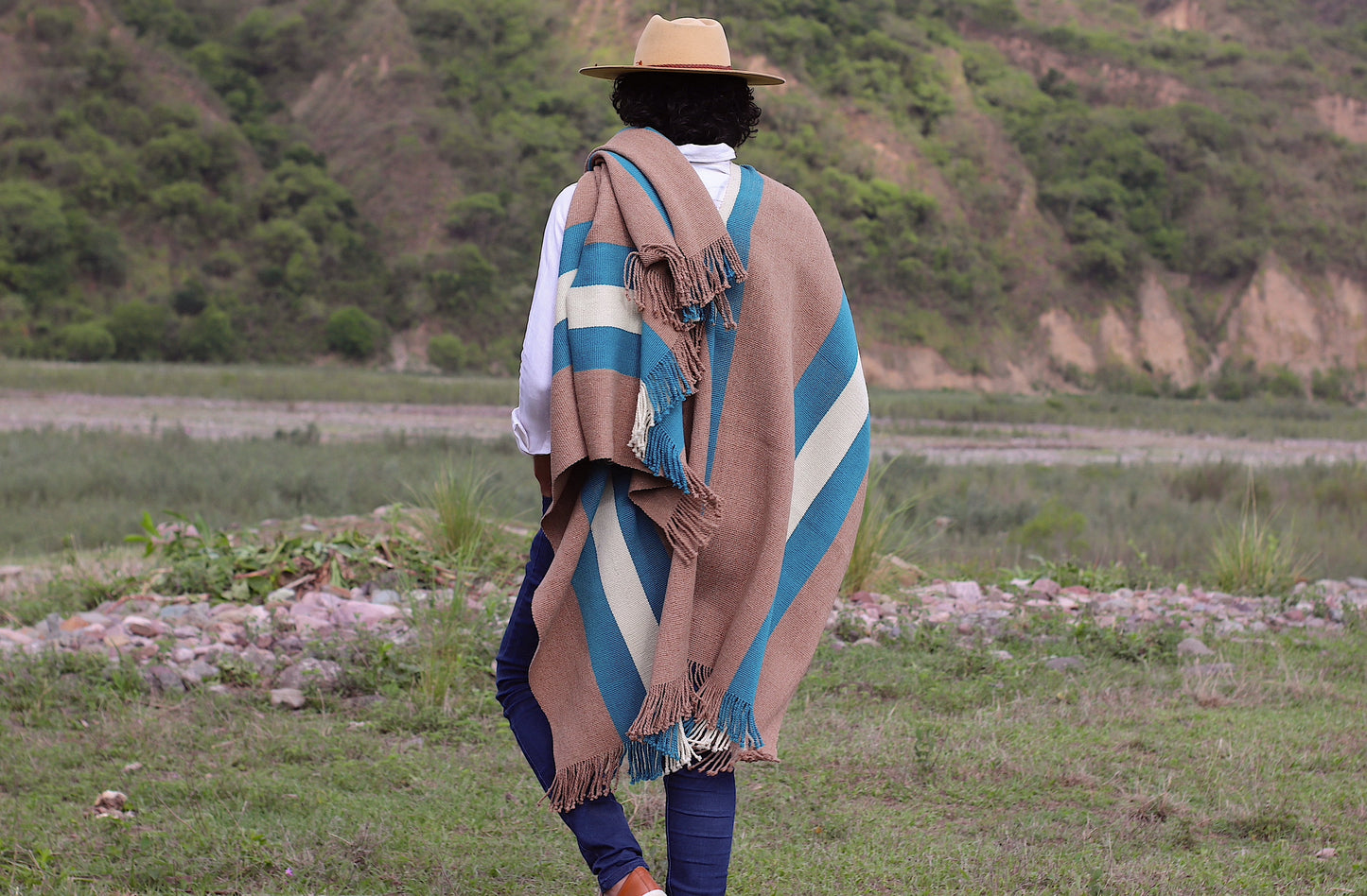 Poncho "Belgrano" Telar Criollo