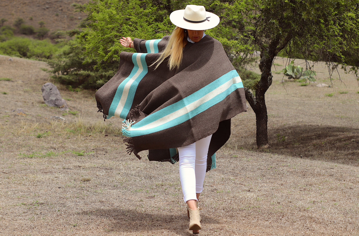 Poncho "Alvear" Telar Criollo