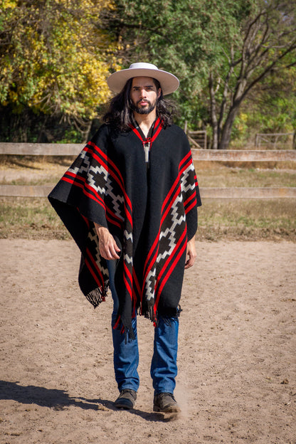 Poncho "Iriarte" Obra en Telar Criollo