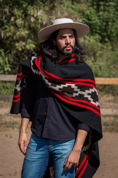 Poncho "Iriarte" Obra en Telar Criollo