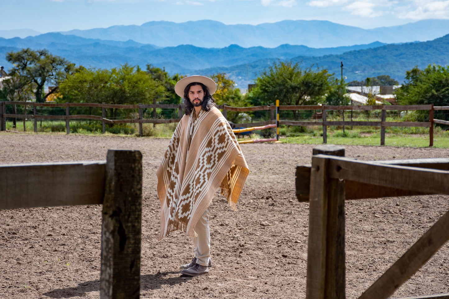 Poncho "Lavalle" Obra en Telar Criollo