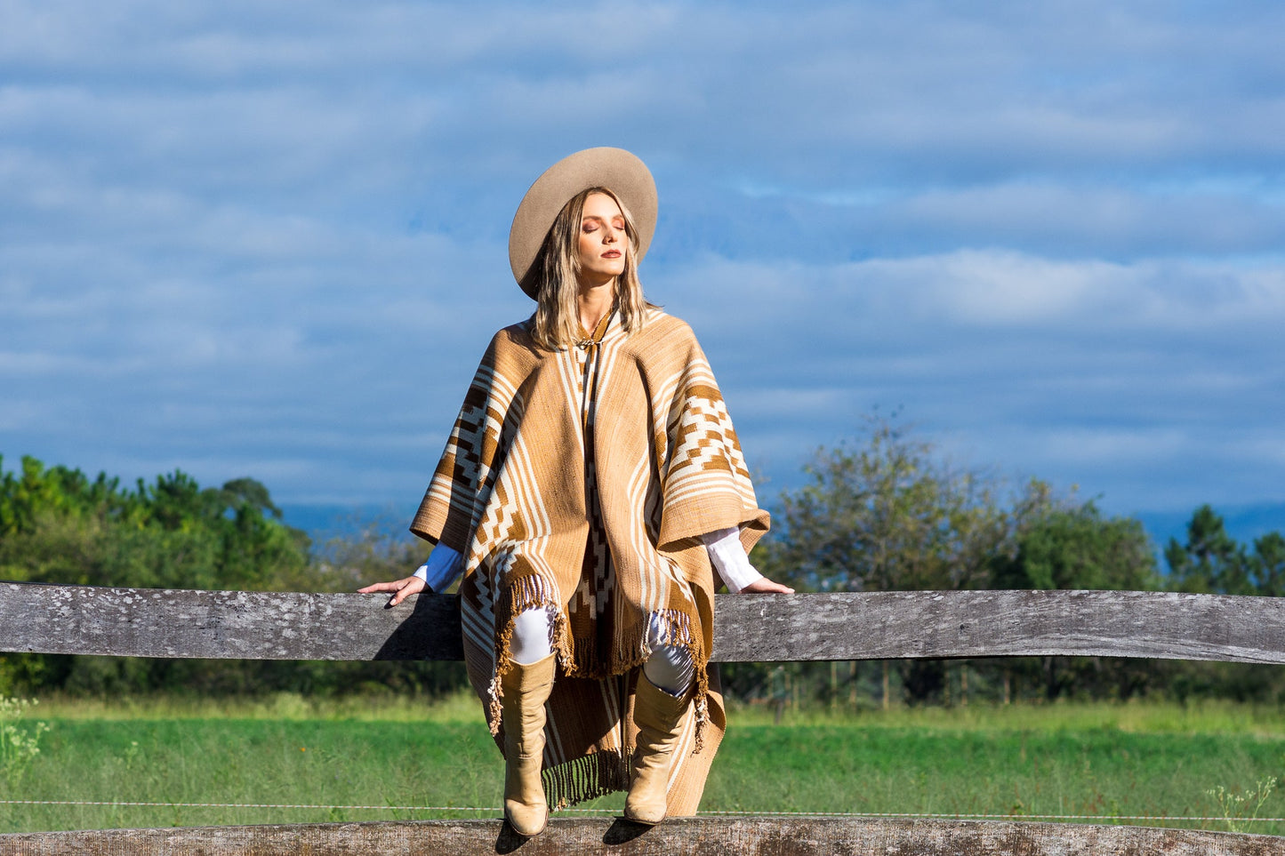 Poncho "Lavalle" Obra en Telar Criollo